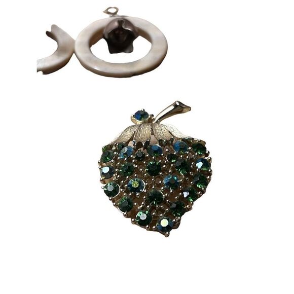 Vintage Lisner Green Blue AB Rhinestone Brooch Strawberry Signed - Picture 6 of 7